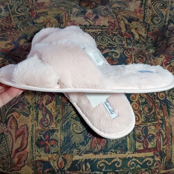 Splendid House Slippers - Picture 5 of 5